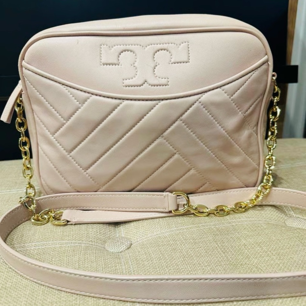Tory Burch Elegant Pink Quilted Shoulder Bag - Picture 2 of 5